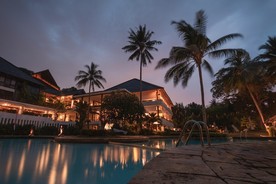 夜色下的别墅