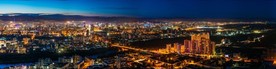 夜色下的城市建筑