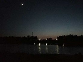 夜晚的河