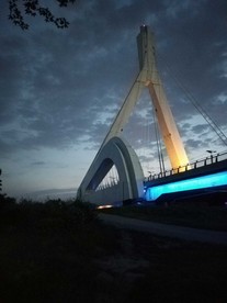 夜晚的大桥
