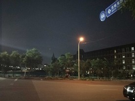 夜晚孤灯