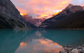 夕阳下的山水美景