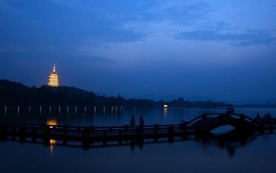 夜色下的河流风景