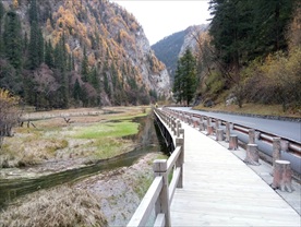 山谷下美景