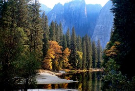 深山里的河流美景