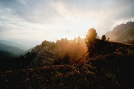 夕阳下的大山风光