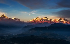 日暮 下的大山风景