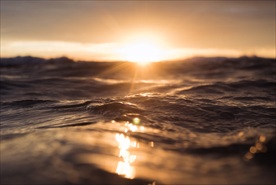 海上日出