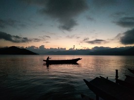 凌晨六点的泸沽湖