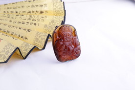 陈万福琥珀雕件