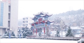 雪天的紫荆广场
