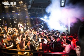 酒吧 现场气氛 庆祝 吧台 酒
