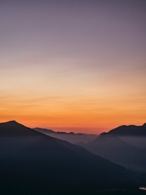 夕阳下的大山风景