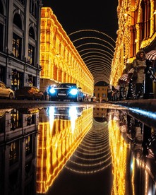 夜色下的城市街道