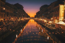 夜色下的河流风景