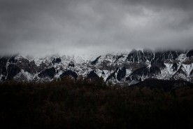 森林雪山