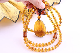 陈万福 琥珀雕件