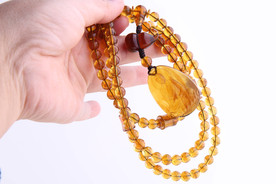 陈万福 琥珀雕件