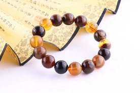 陈万福琥珀雕件