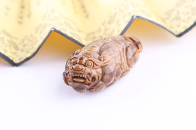 陈万福琥珀雕件