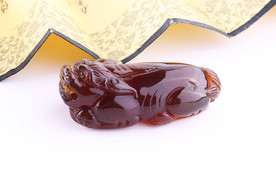 陈万福 琥珀雕件