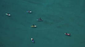 河上泛舟