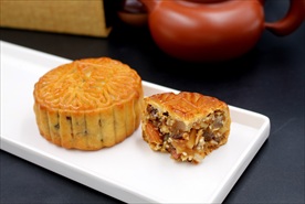 叉烧伍仁月饼