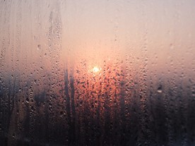 玻璃上水珠
