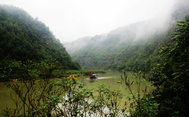 双龙湾之雾锁群山