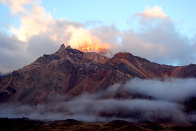 夕阳下的大山风光