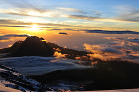 夕阳下的大山风光