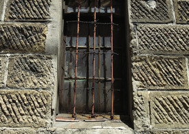 石头窗户