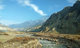 峡谷小溪