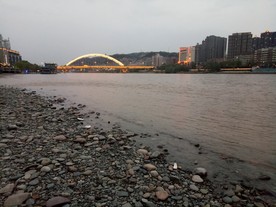 夜晚黄河边