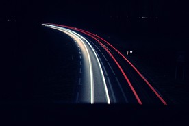 夜色下的道路风景