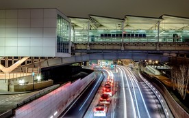 夜色下的城市道路