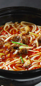 锅仔红汤土豆粉