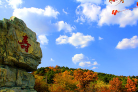 蓝天下的大山风景