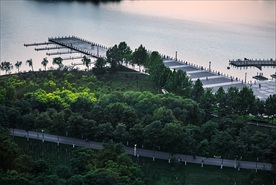 鸟瞰湖边公园