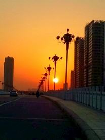 夕阳下的漯河桥