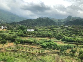 广西阳朔高铁站拍摄