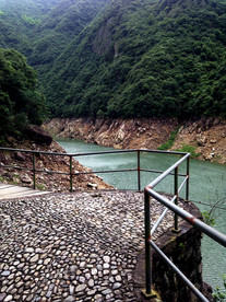 峡谷边的围栏