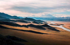 平原  山丘 河流