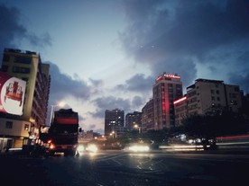 华灯初上