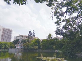 湖边建筑