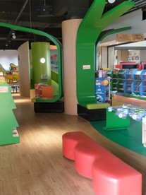 儿童书店 大树造型
