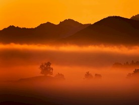 夕阳下的大山风景