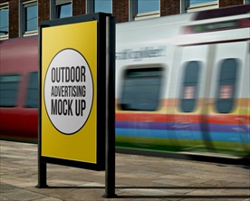 街头站台灯箱广告牌效果图片下载