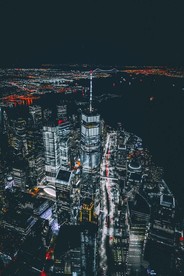 夜色下的城市建筑