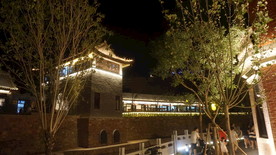 西部长青德明古镇夜景